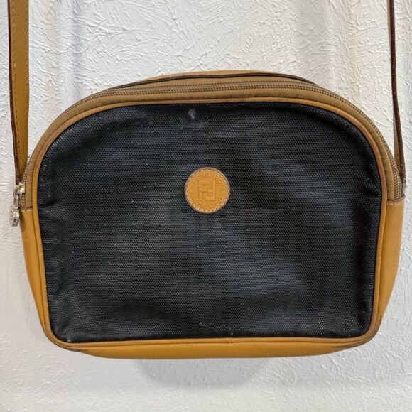 ✨Vintage FENDI Crossbody✨ - Picture 1 of 15